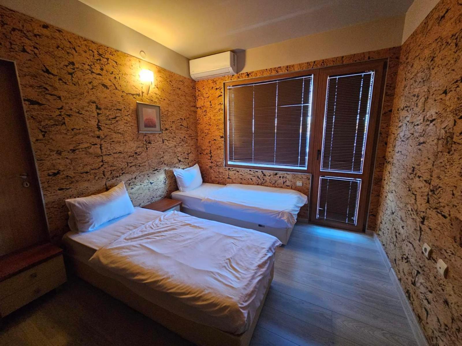 Complex Racic Hotel Voyvodinovo Bagian luar foto