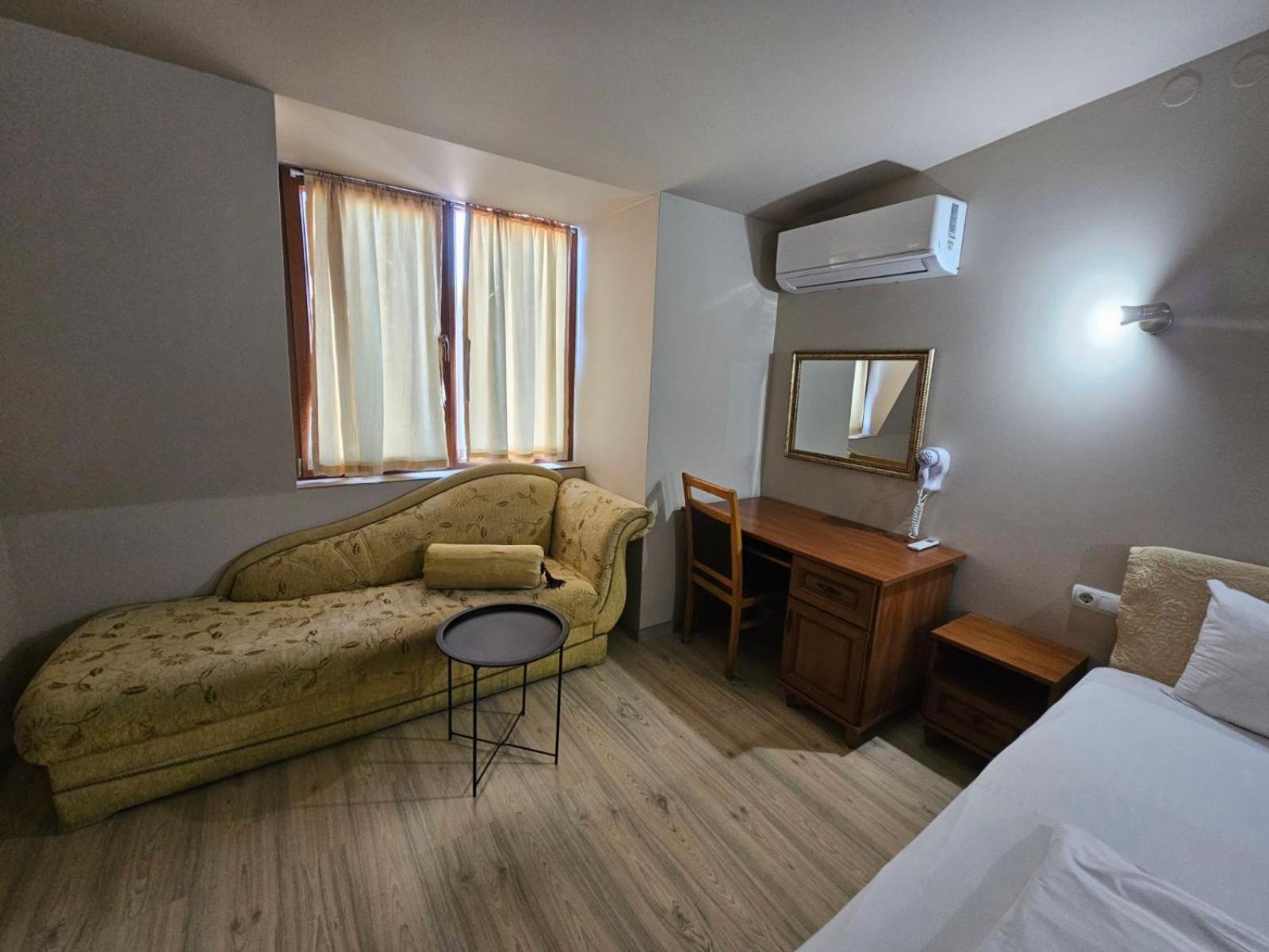 Complex Racic Hotel Voyvodinovo Bagian luar foto